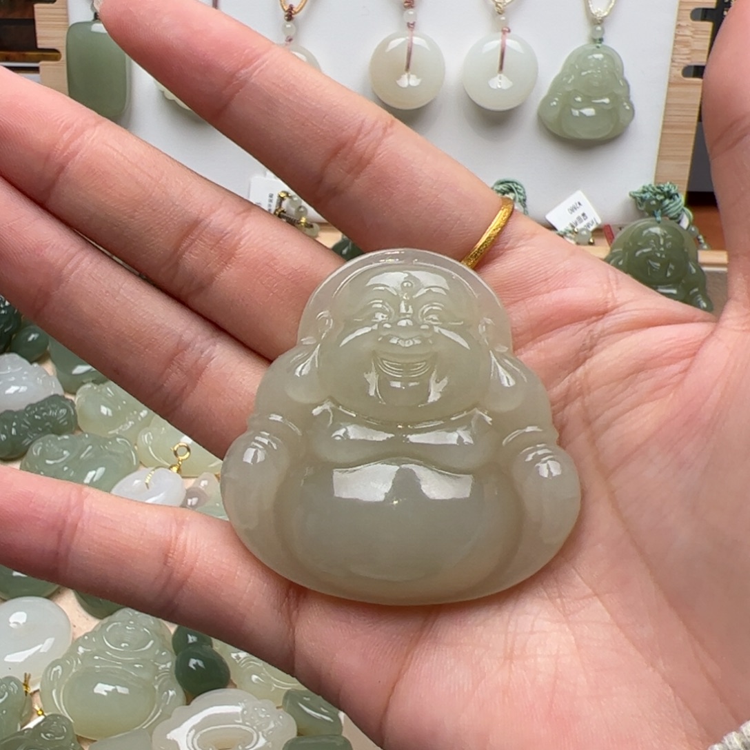 是****和田玉未镶嵌颈饰