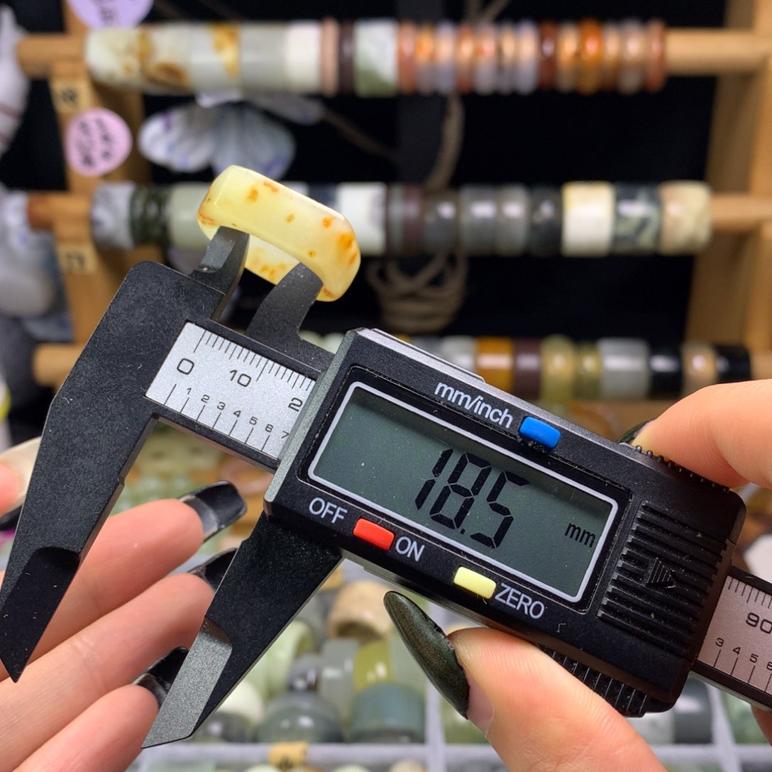 蛇纹石玉未镶嵌戒指不退换微瑕