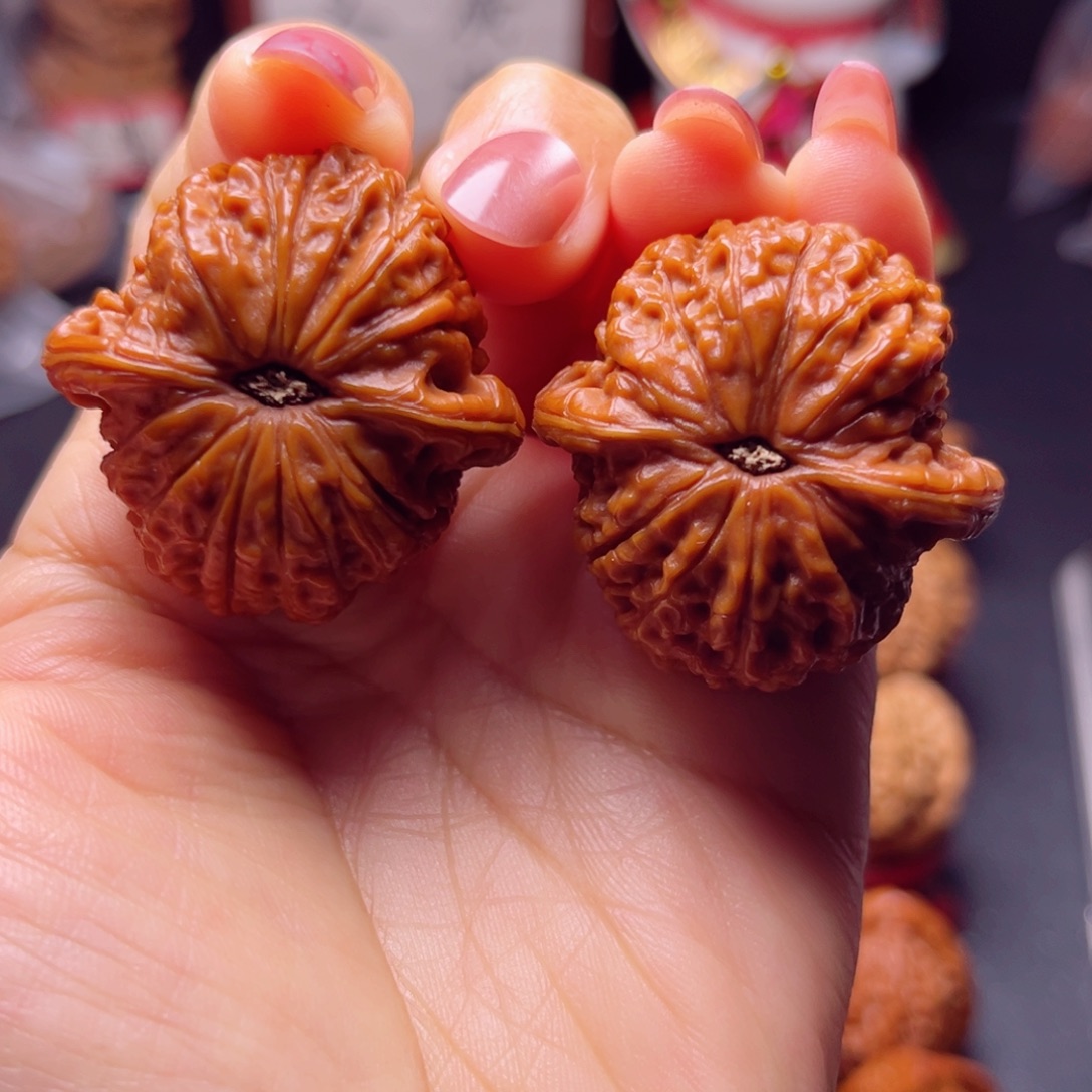 吊坠文玩核桃全品，货头，美底血麒麟