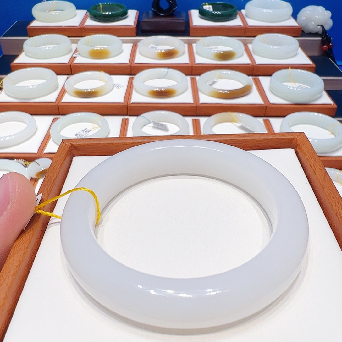 和田玉未镶嵌手镯羊脂白玉