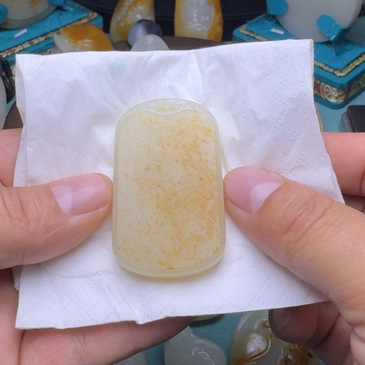 颈饰未镶嵌和田玉轮*