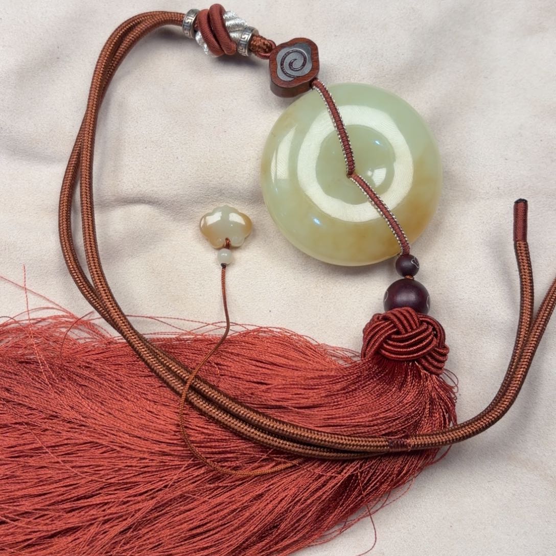 暖****岫岩老玉（透闪石质玉）银S925镶嵌车挂