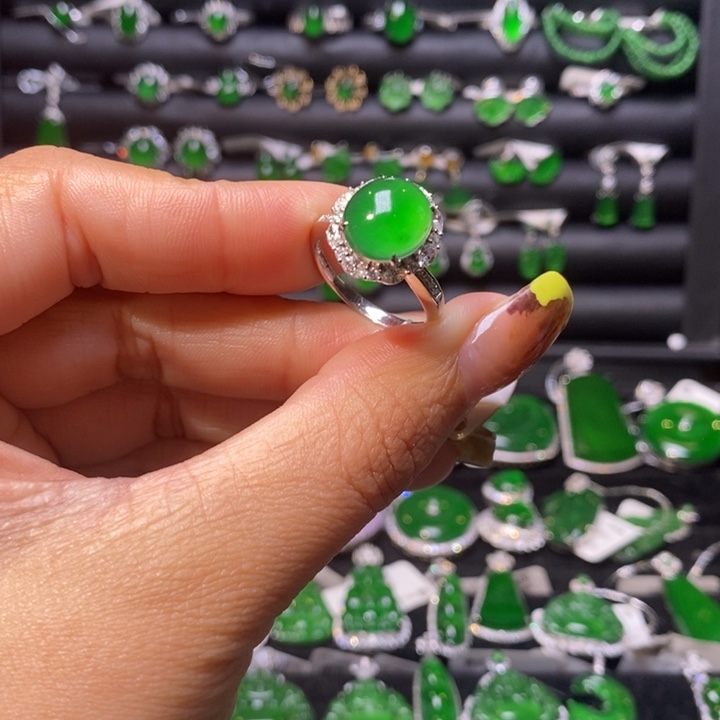 翡翠戒指18K金镶嵌蛋面戒指