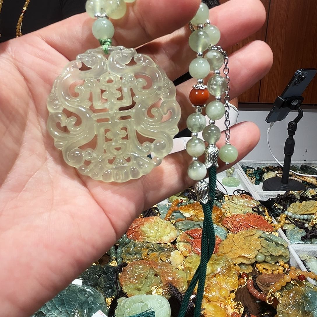 岫玉未镶嵌毛衣链