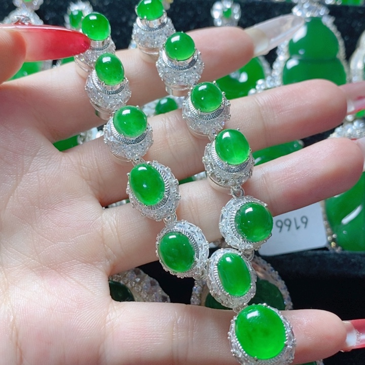 翡翠颈饰未镶嵌