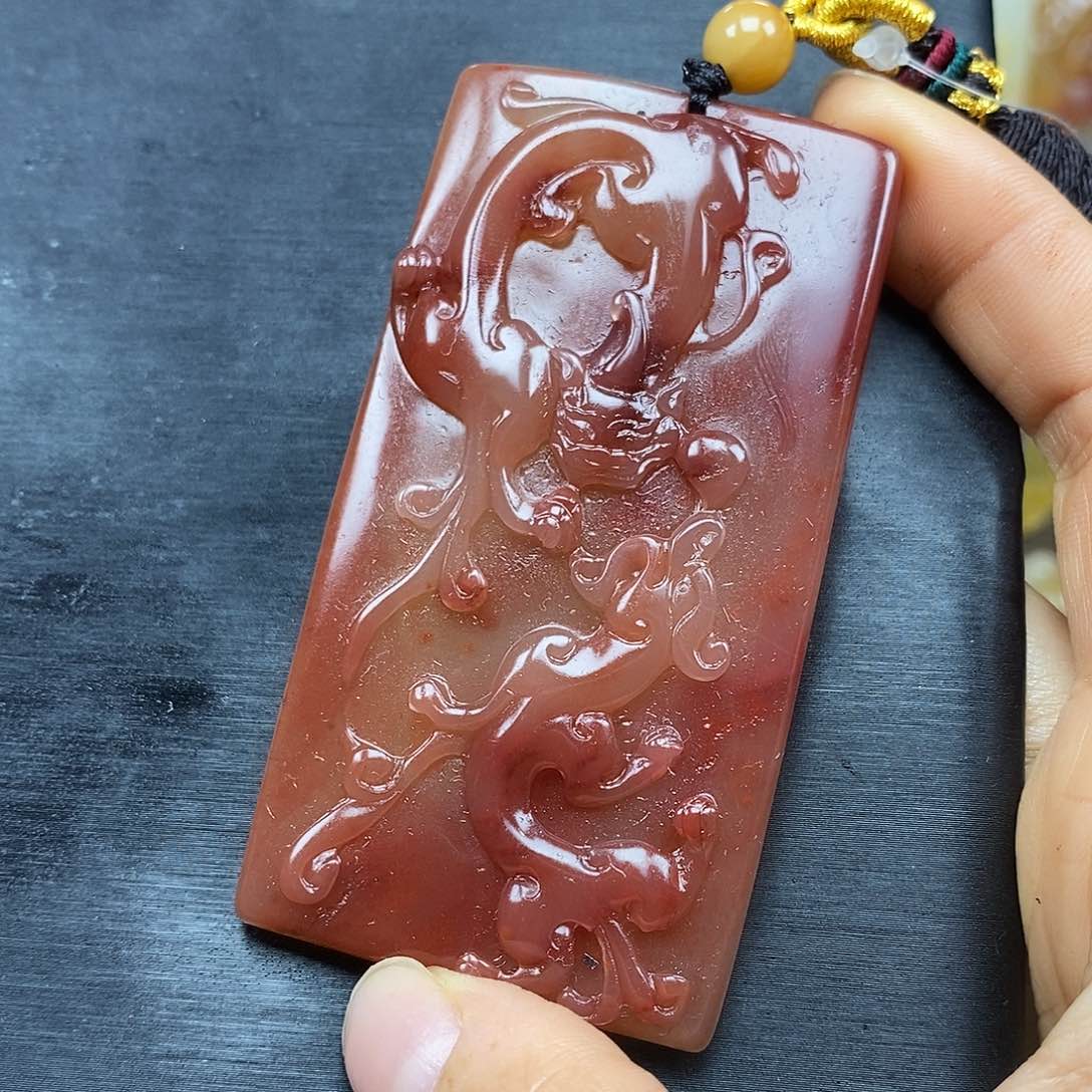 石英质玉（黄龙玉）颈饰未镶嵌