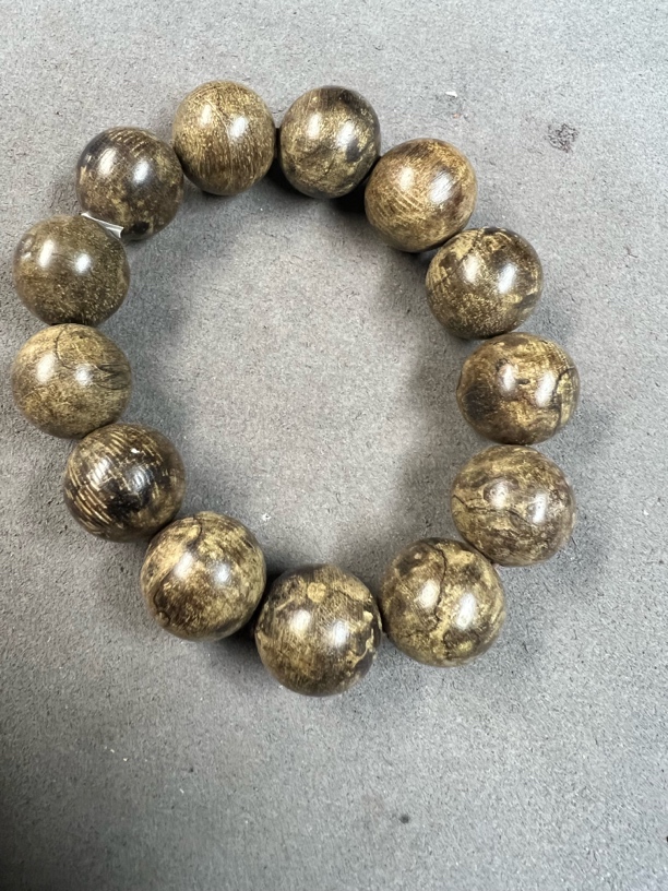 B119沉木圆珠手串