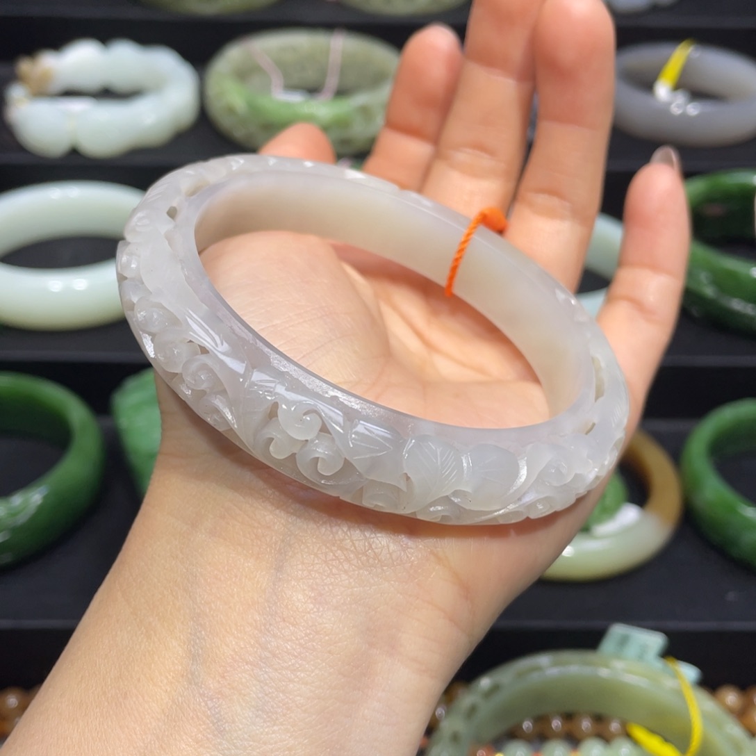 和田玉手镯63圈口 编号80未镶嵌