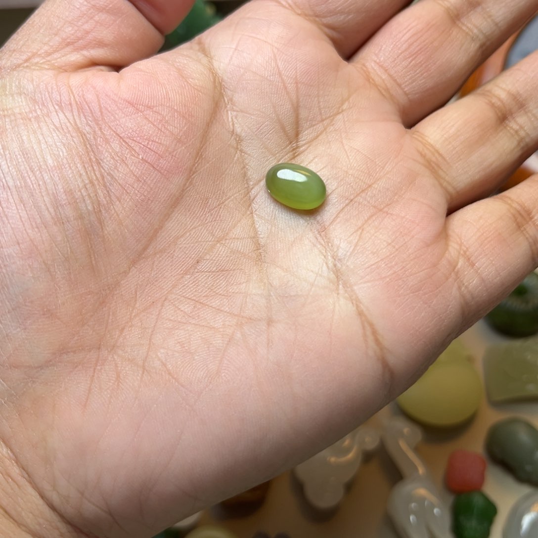 和田玉颈饰未镶嵌碧玉猫眼界面