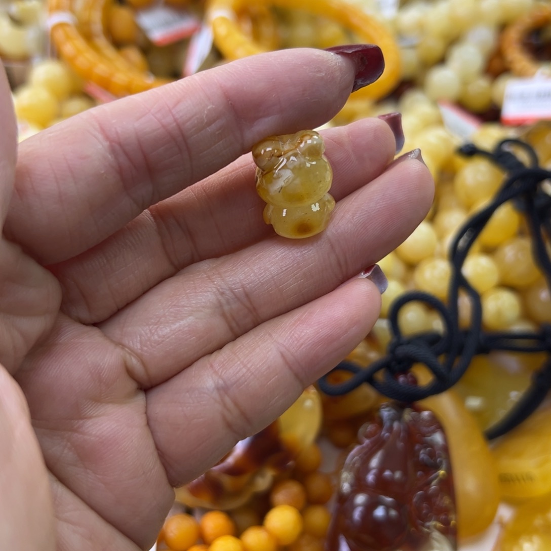 琥珀珠宝奇石未镶嵌