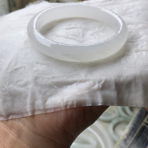 石英质玉手镯未镶嵌小*姐