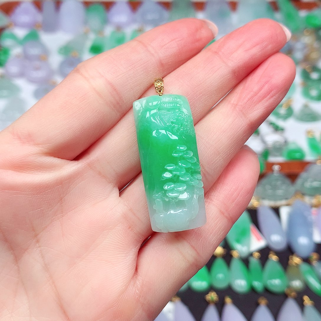 翡翠颈饰18K金镶嵌天然翡翠A货