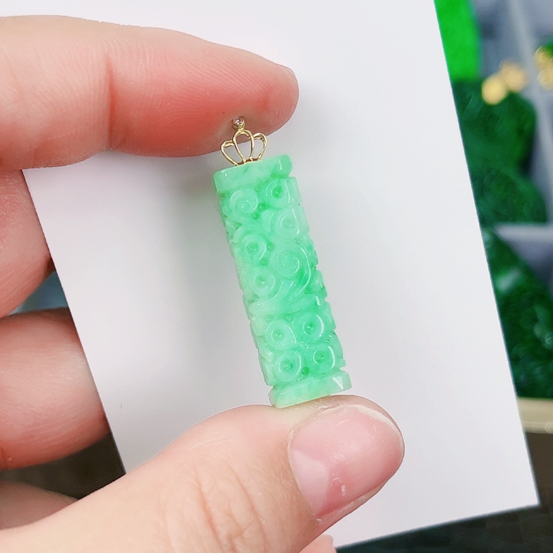 翡翠颈饰18K金镶嵌吊坠