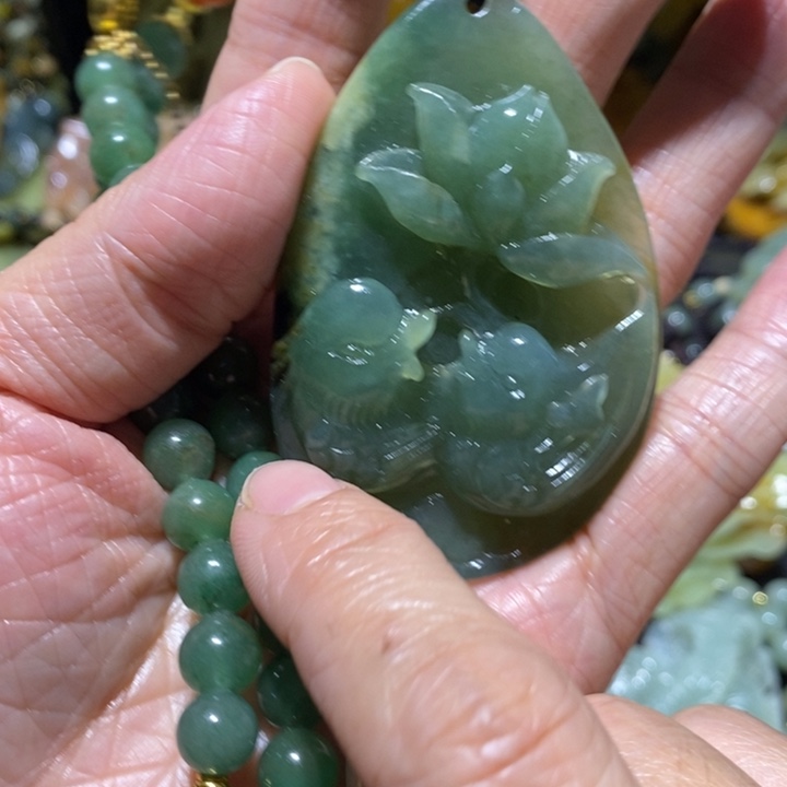 蛇纹石玉岫玉吊坠未镶嵌