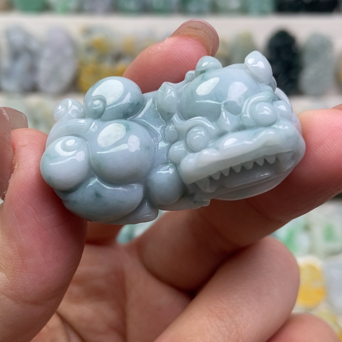 翡翠吊坠(赠链)未镶嵌