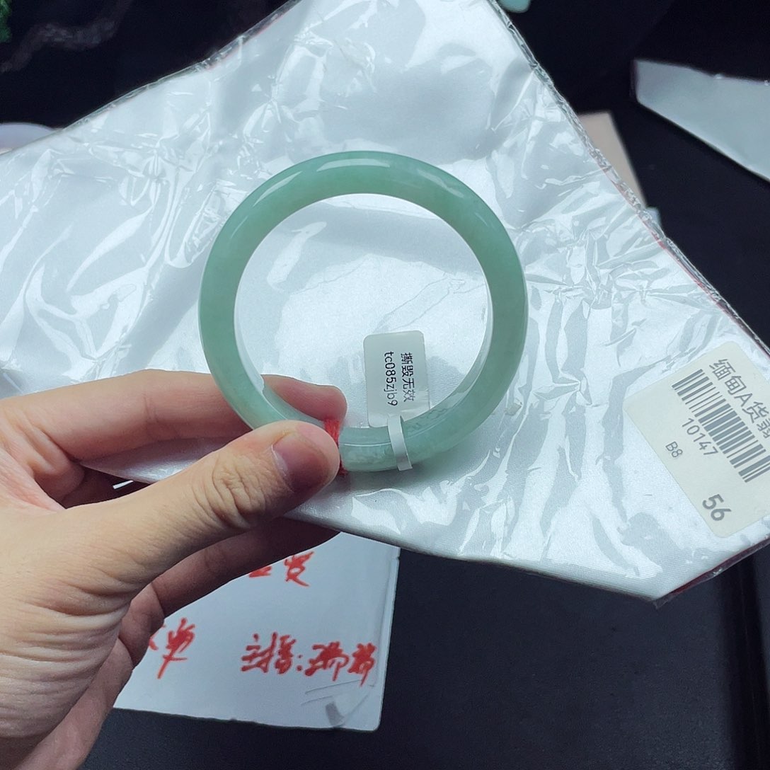 未镶嵌手镯翡翠天然翡翠手镯