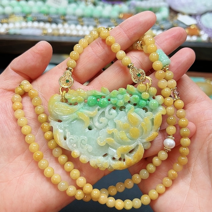 翡翠颈饰未镶嵌吊坠