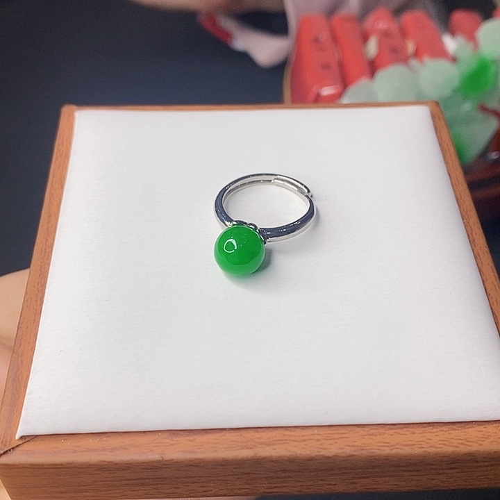 翡翠手镯未镶嵌翡翠手镯未镶嵌