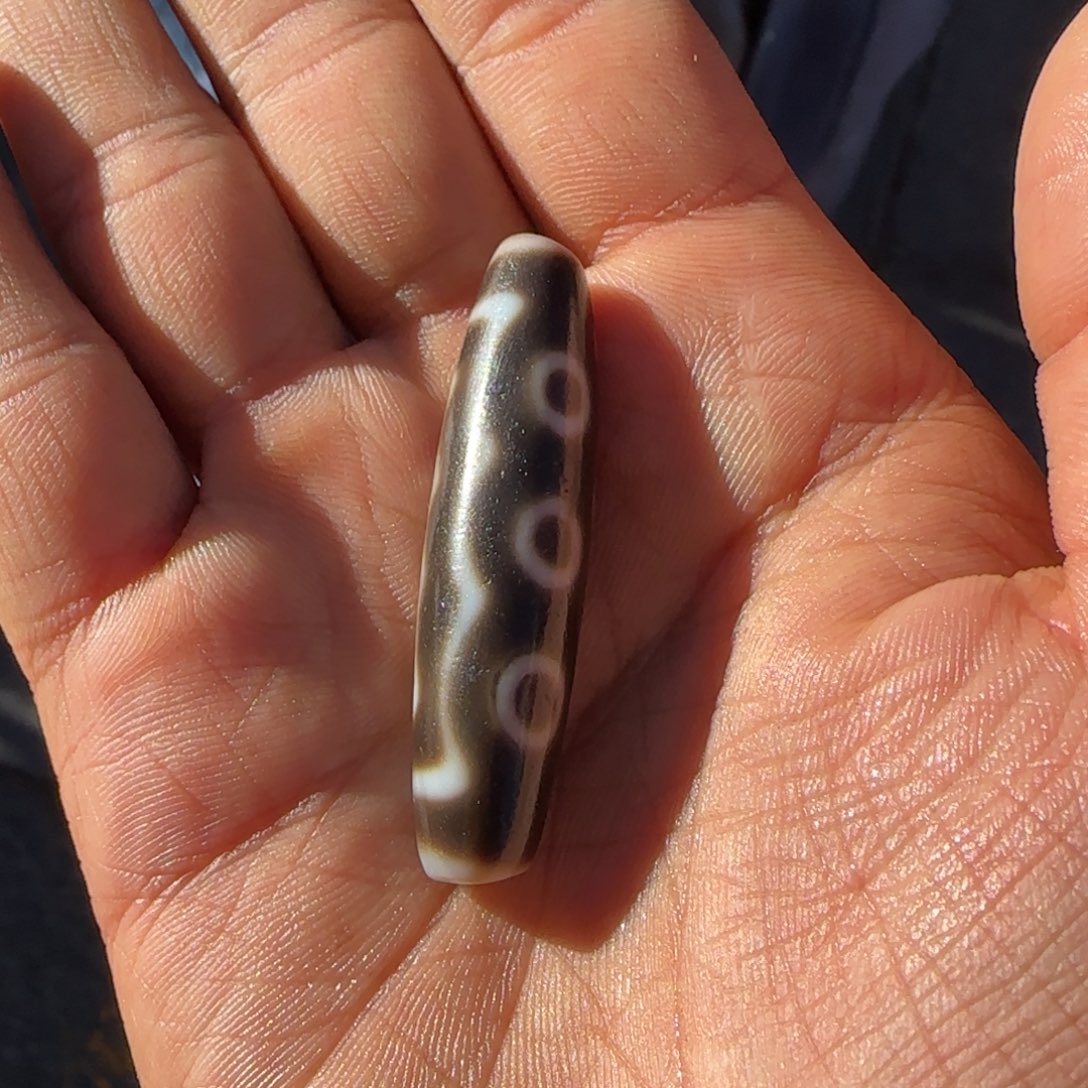 非金属非金属藏系五眼天珠