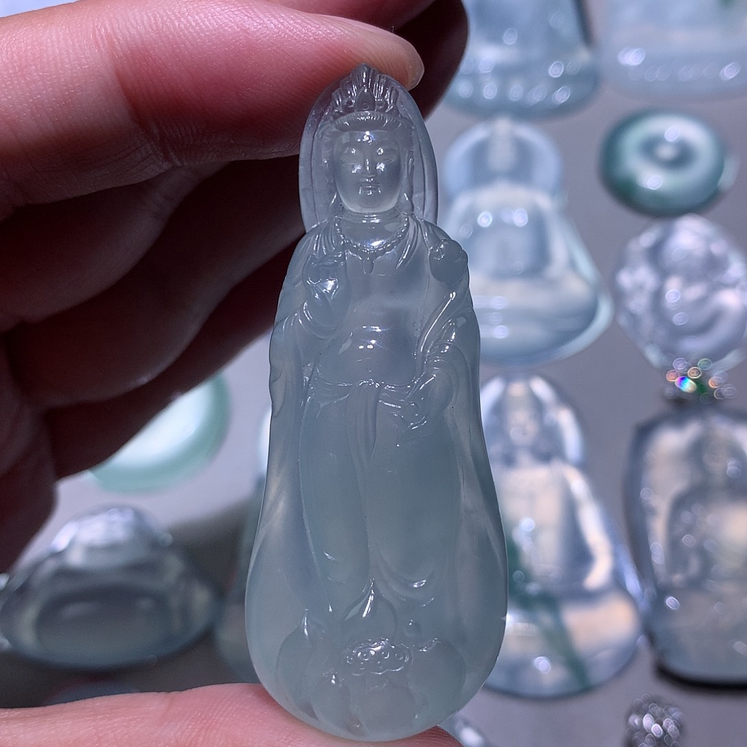 翡翠颈饰未镶嵌观音