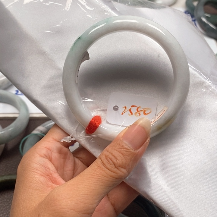 宁***宁翡翠手镯未镶嵌翡翠