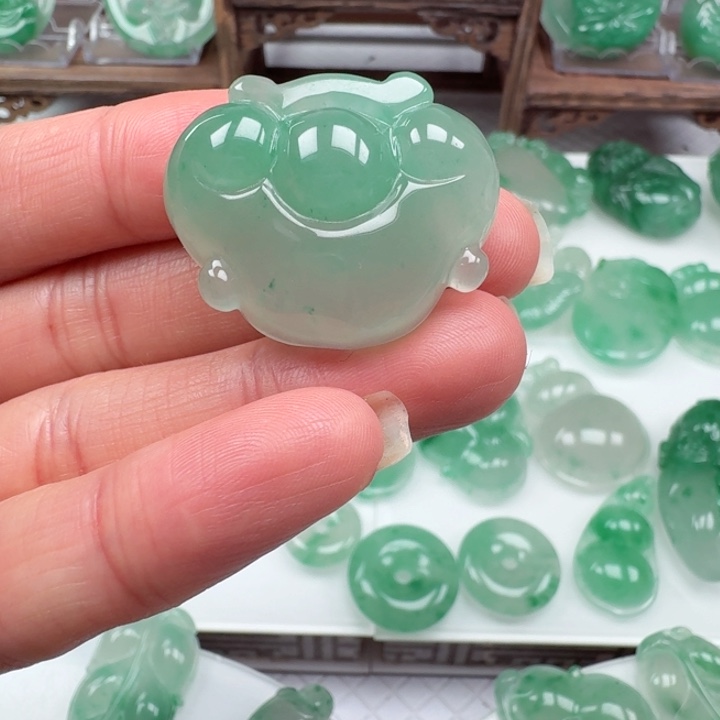 石英质玉未镶嵌颈饰