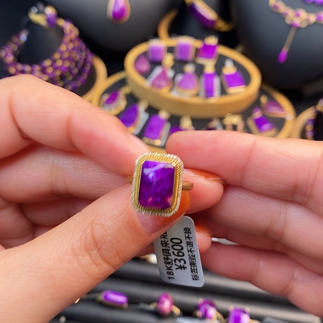 苏纪石（舒俱来）18K金镶嵌戒指