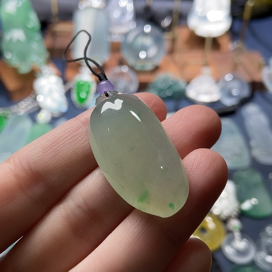 翡翠颈饰未镶嵌飘阳绿福瓜37.8*19*9