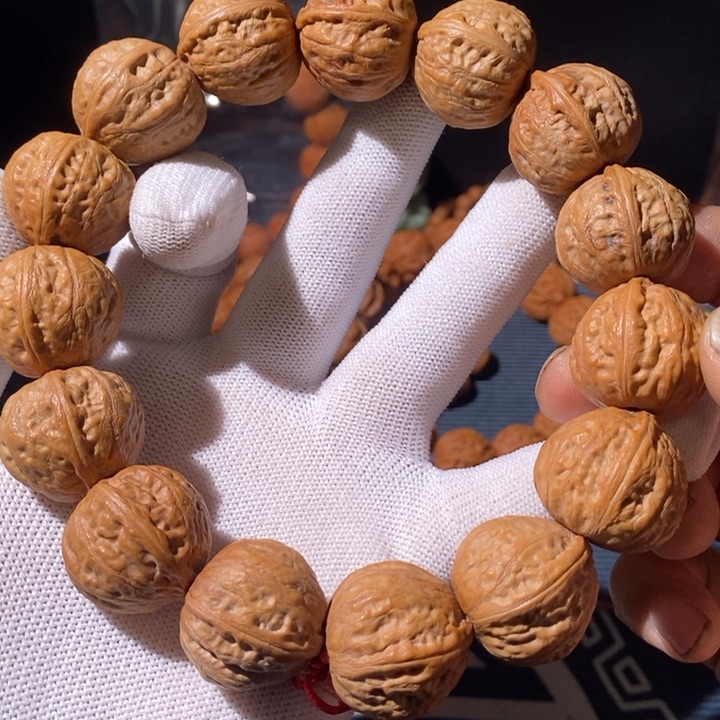文玩核桃手串……19