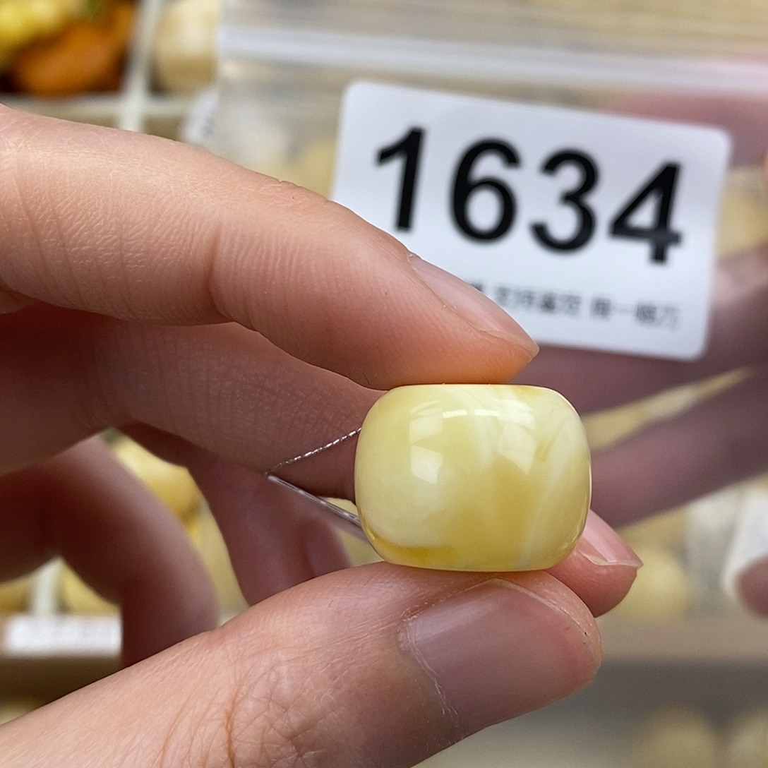 蜜蜡未镶嵌珠宝奇石17.5