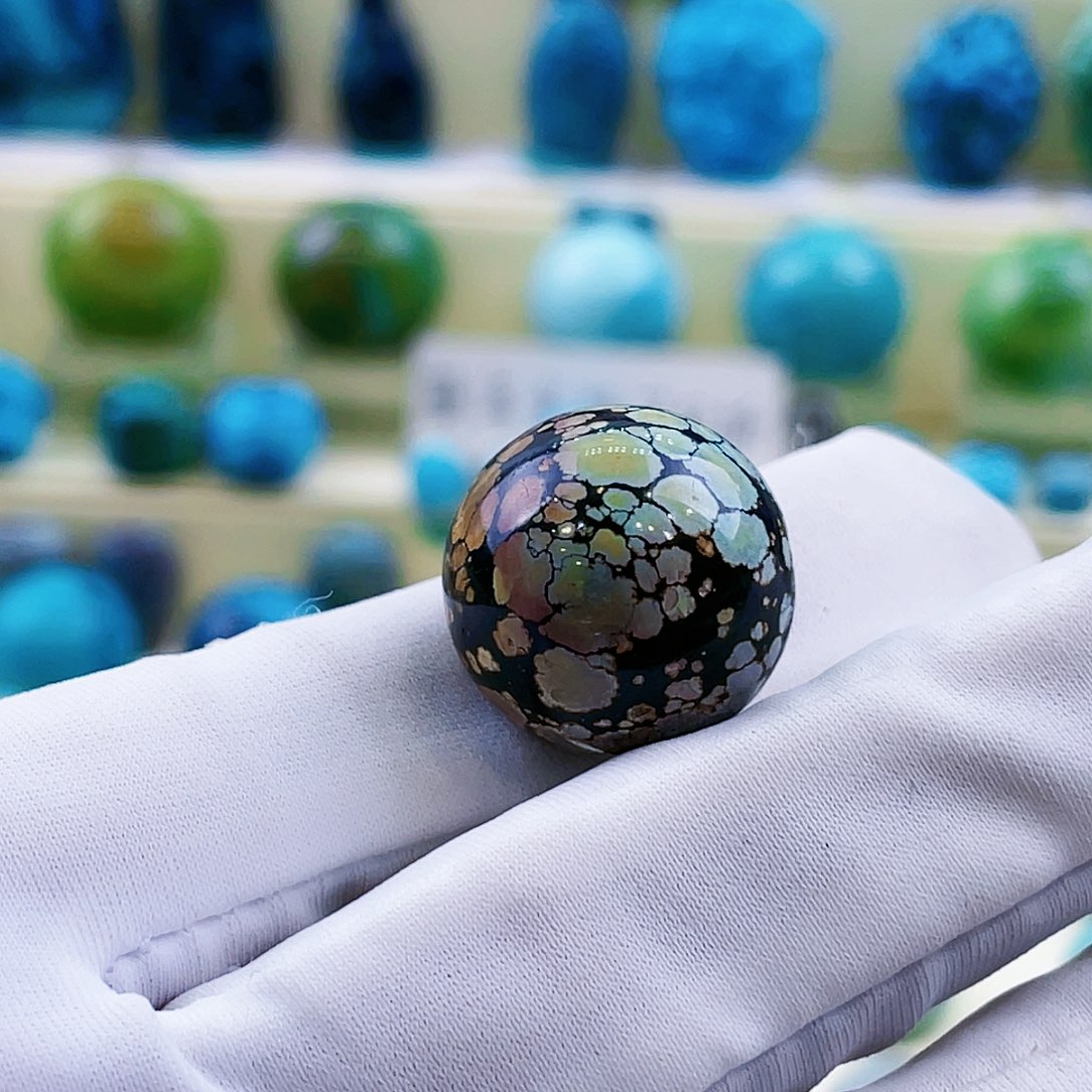 绿松石颈饰未镶嵌铁*?