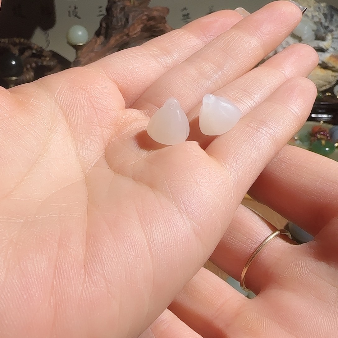 人***茶和田玉未镶嵌颈饰