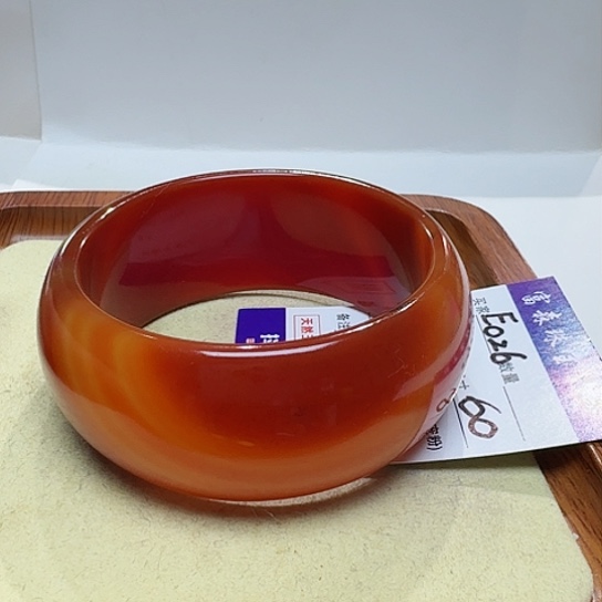 玛瑙/玉髓手镯未镶嵌登*