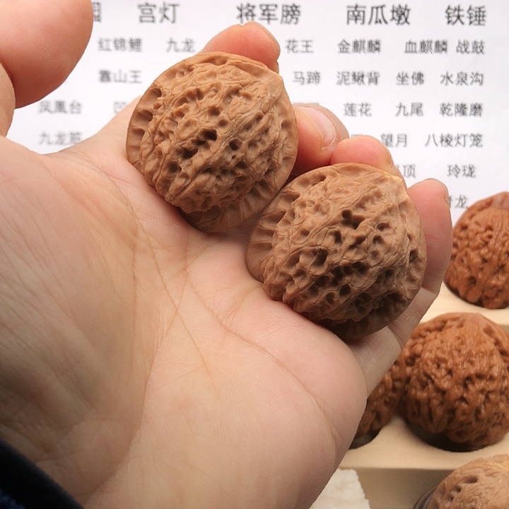 把件文玩核桃血麒麟，边37，尖有黄