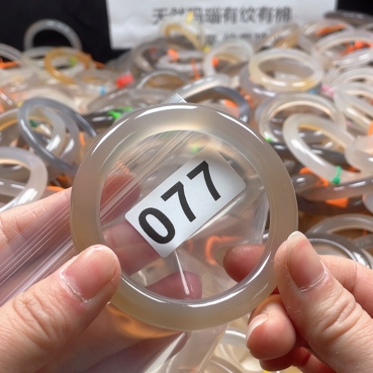 玛瑙/玉髓手镯未镶嵌