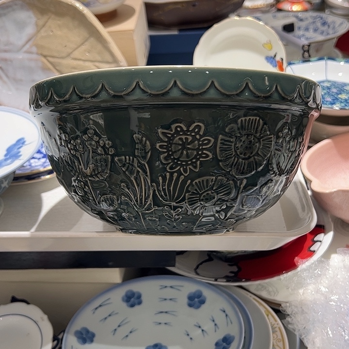 漾***姐瓷立体浮雕花花超大汤盆很有特色