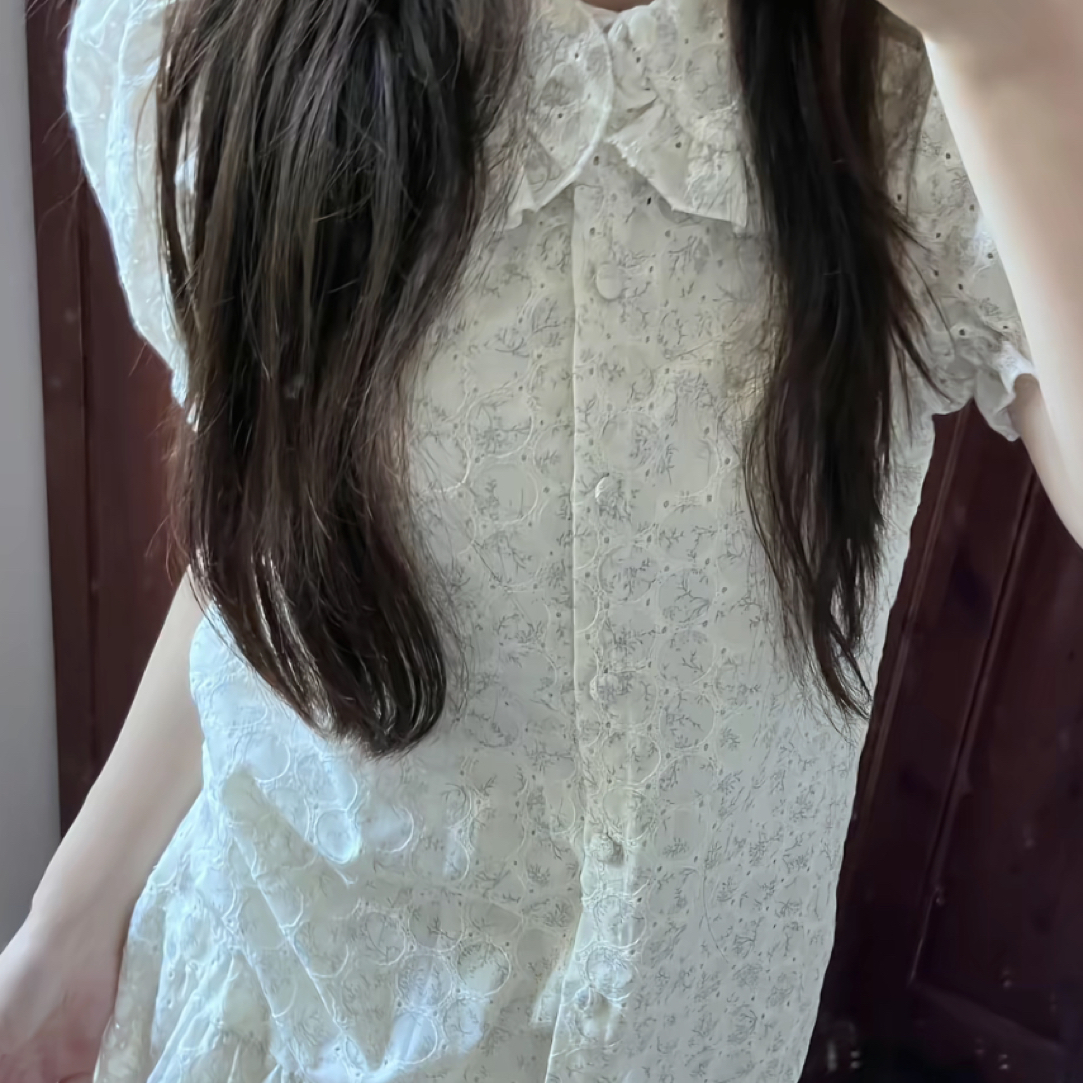 淡黄色小碎花娃娃领衬衫