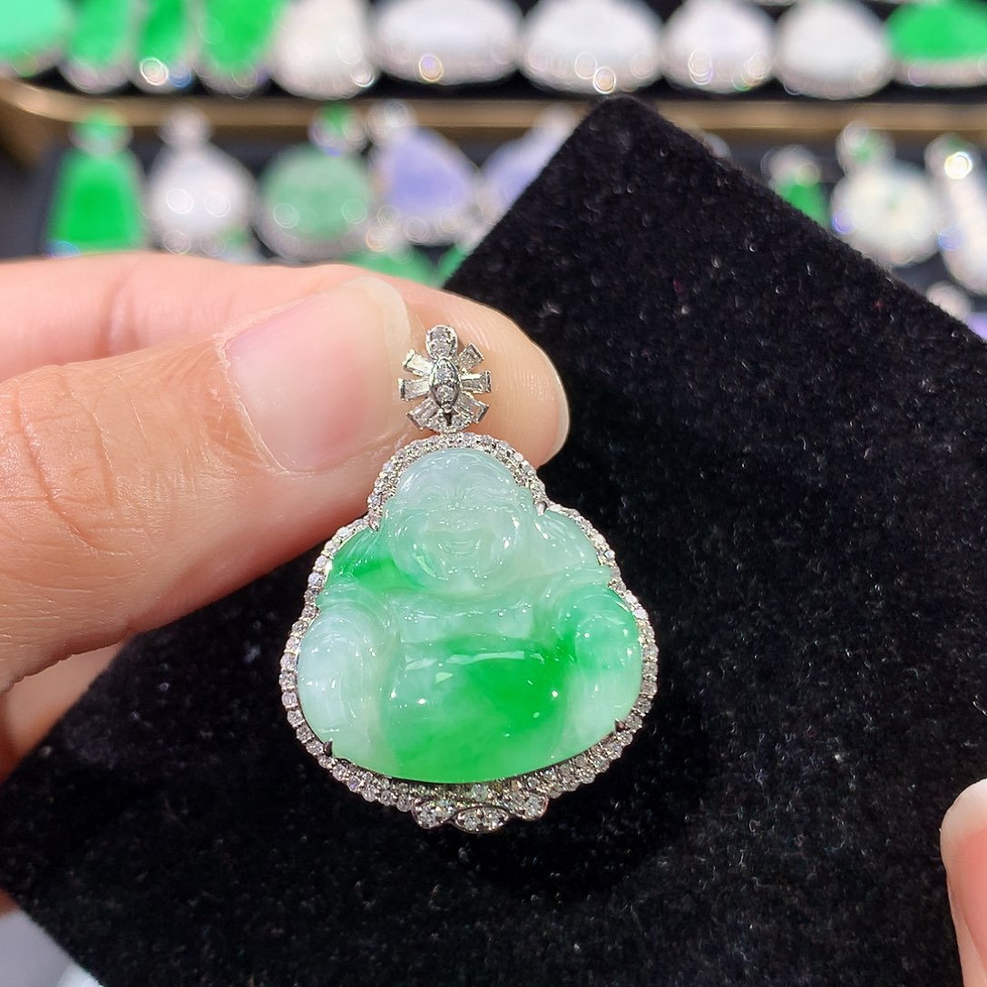 翡翠18K金镶嵌颈饰