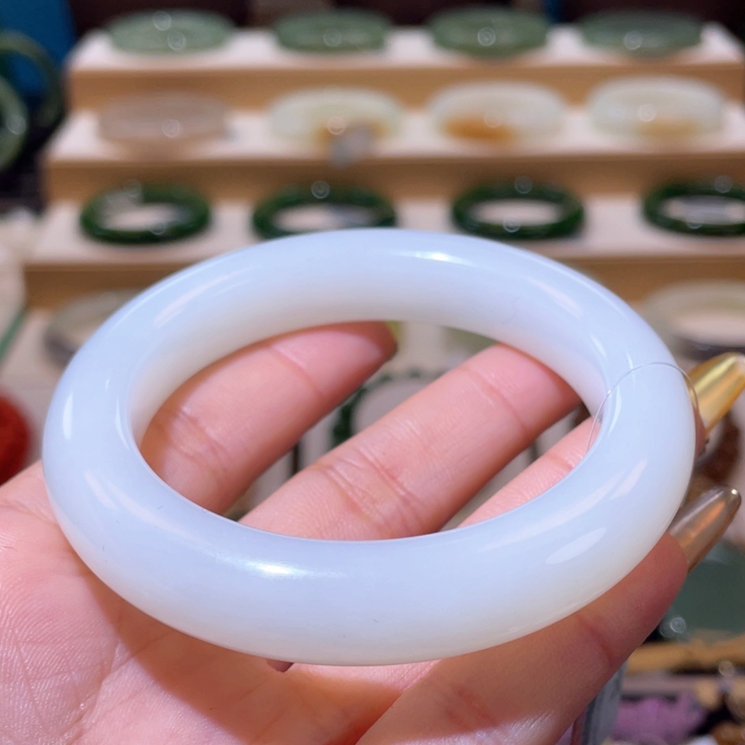 和田玉收藏级白玉手镯55未镶嵌