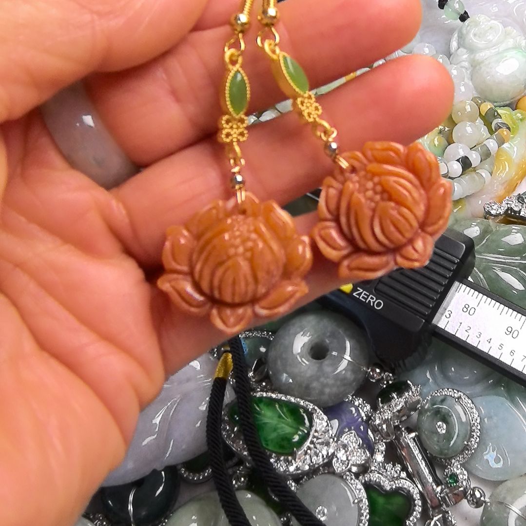 翡翠颈饰未镶嵌耳沟