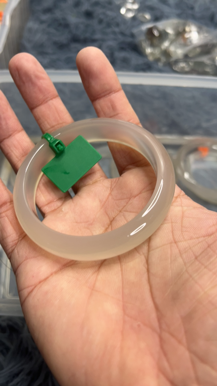 天然马料玛瑙玉髓手镯