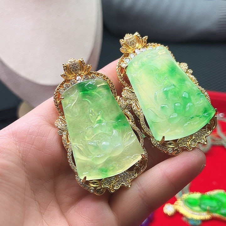 翡翠颈饰未镶嵌嗷嗷