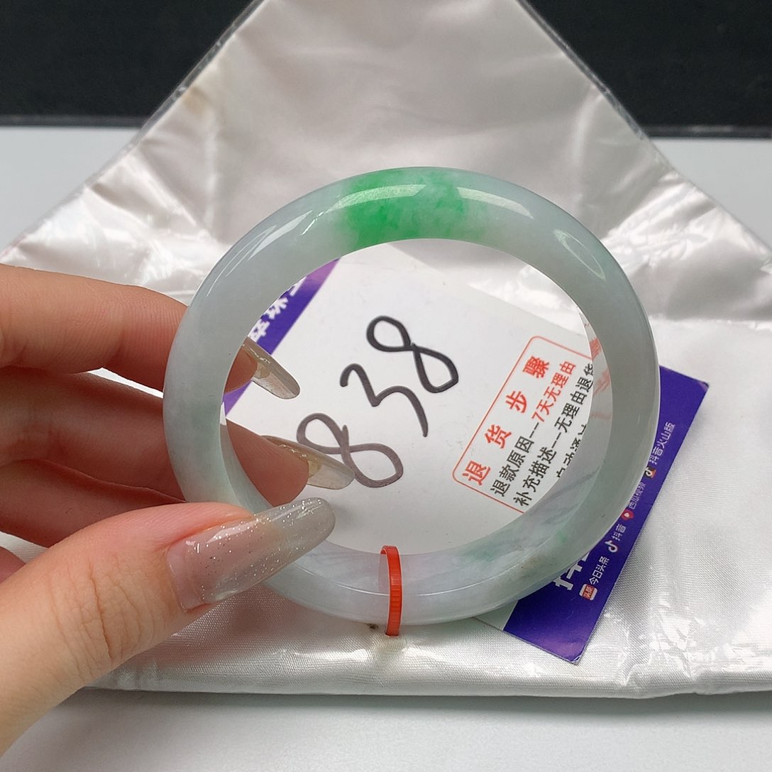 翡翠手镯未镶嵌翡翠手镯