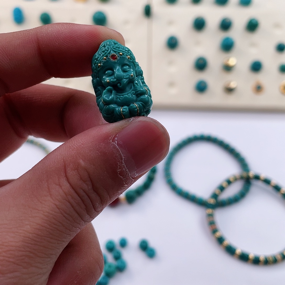 绿松石颈饰未镶嵌