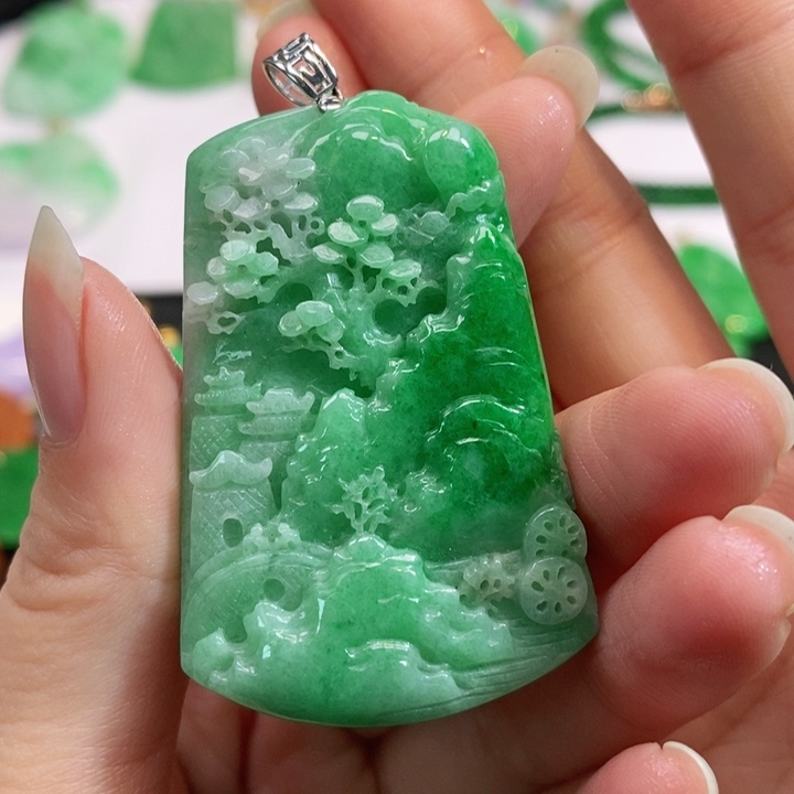 颈饰未镶嵌翡翠花****?吊坠