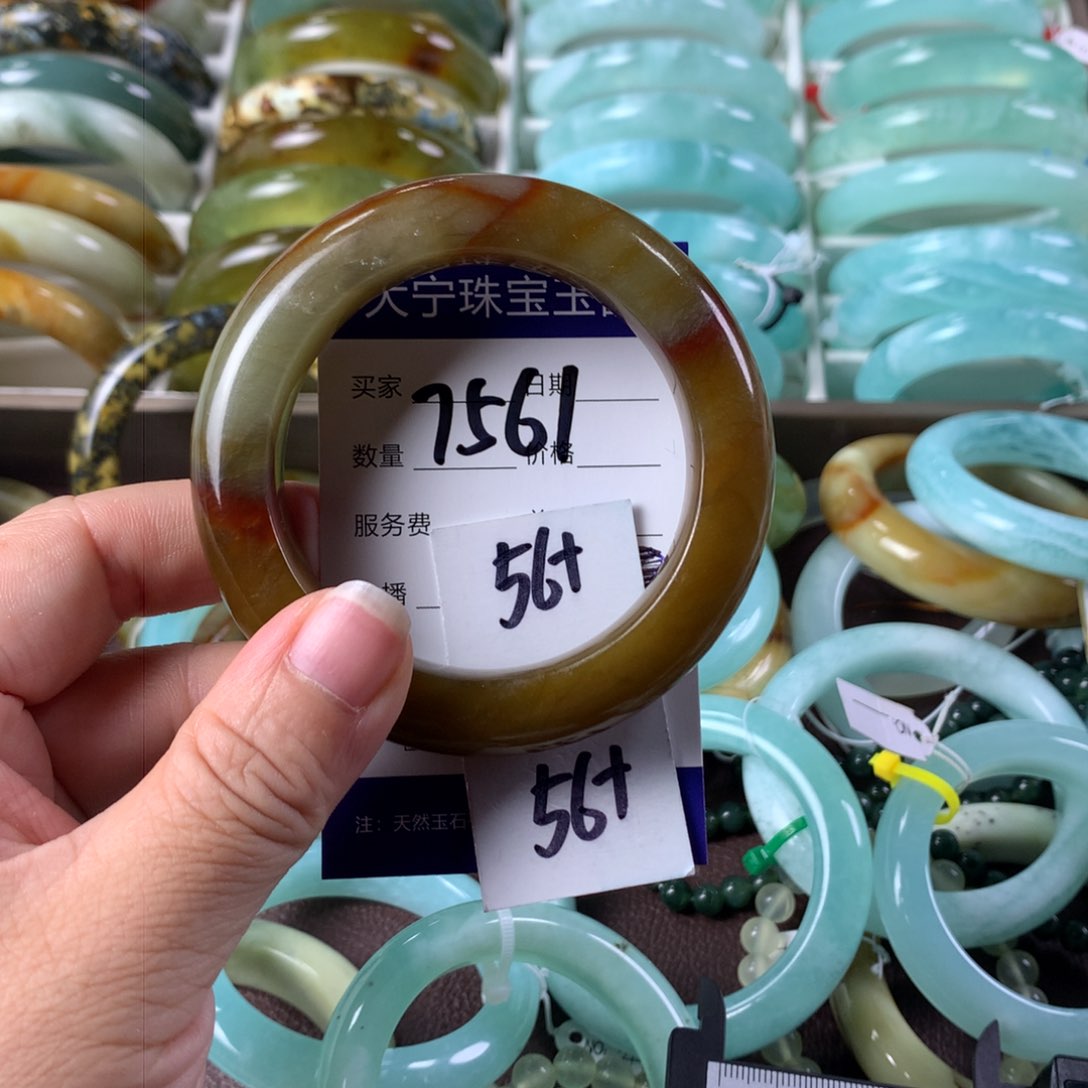 蛇纹石玉手镯未镶嵌7561