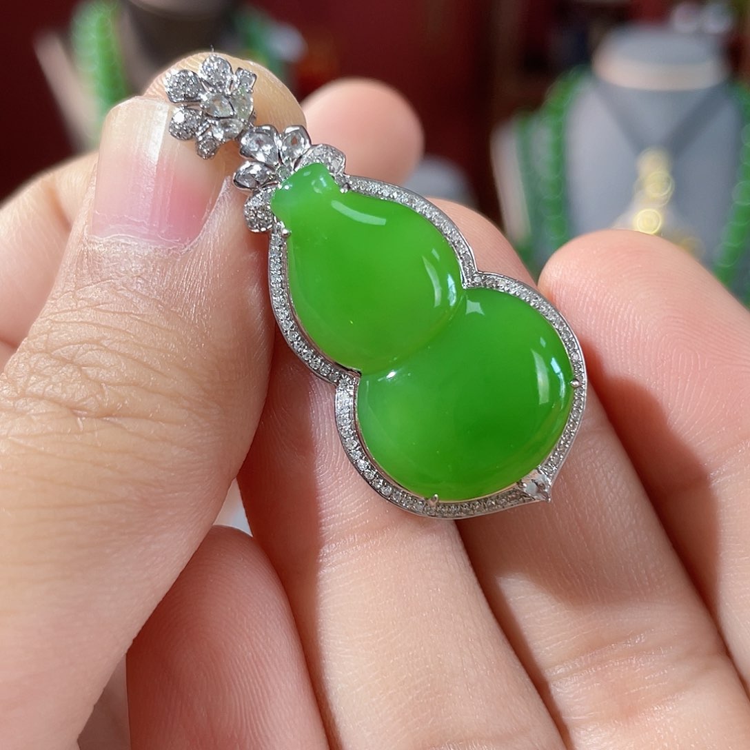 和田玉（碧玉）吊坠18K金镶嵌