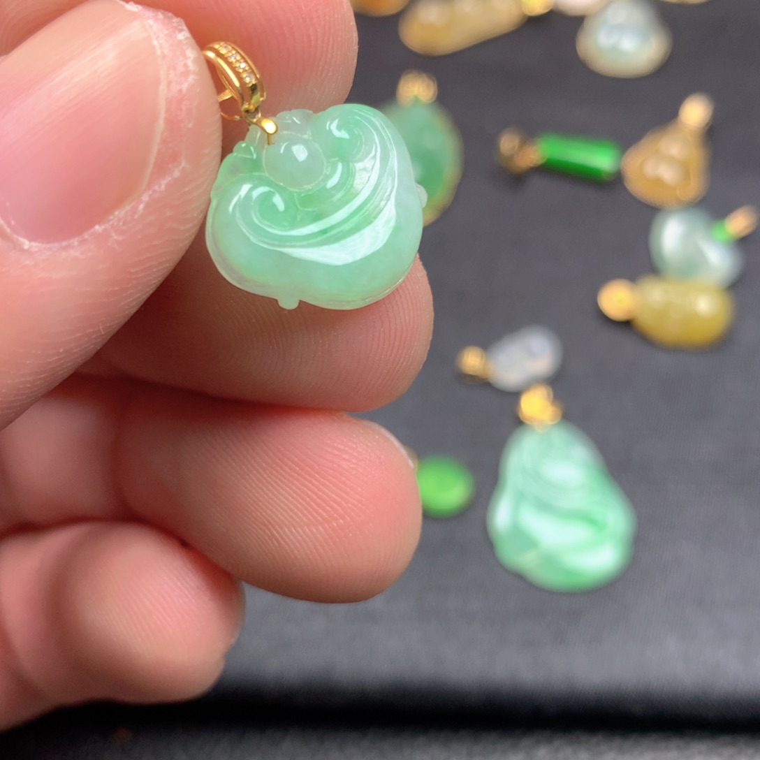 【闪购商品】颈饰18K金镶嵌翡翠小*兔翡翠