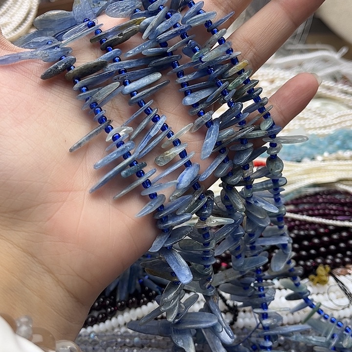 玛瑙/玉髓未镶嵌珠宝半成品一条蓝晶石侧孔长牙