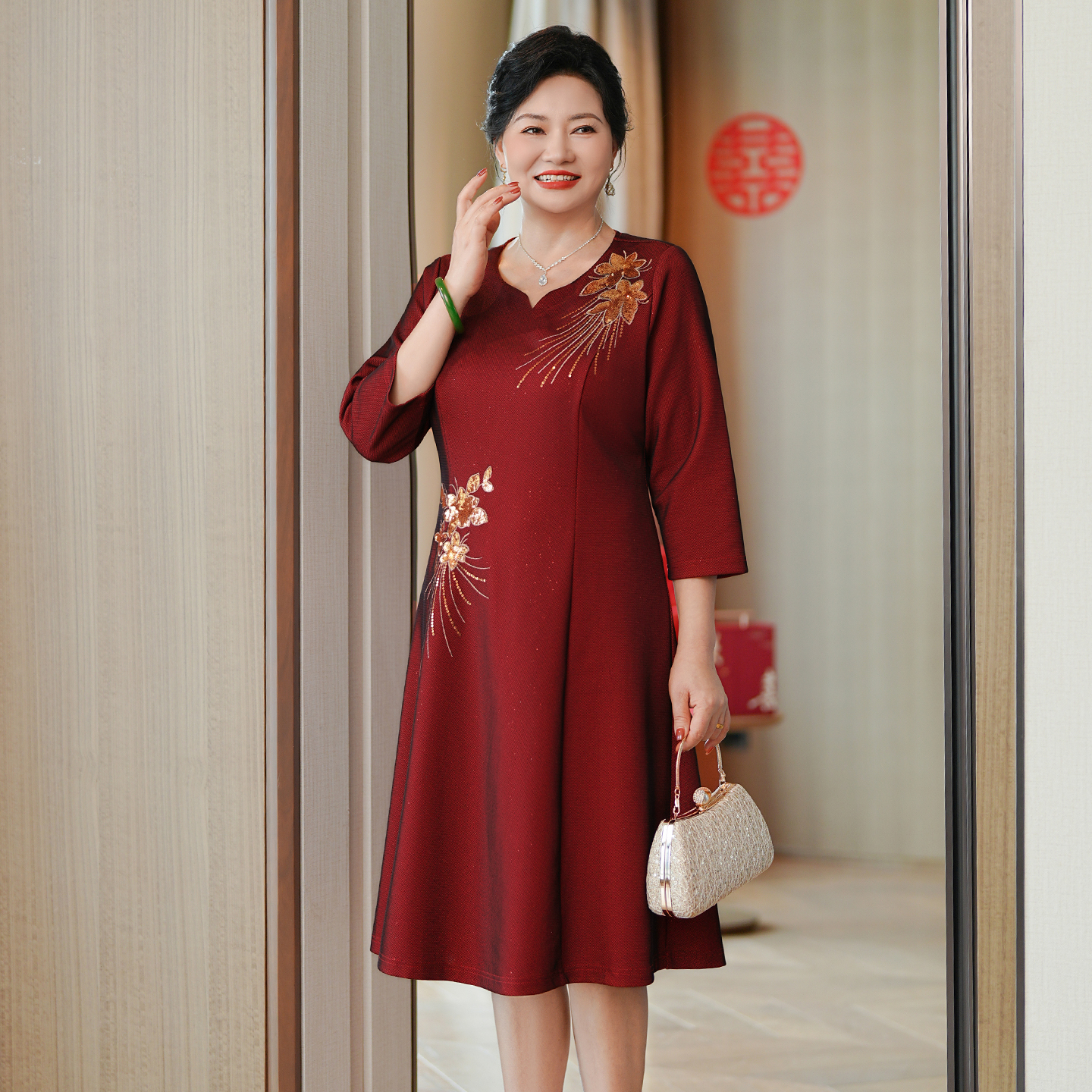 结婚喜服送丈母娘女儿出嫁订婚宴服裙子喜妈妈礼服连衣裙WH25561